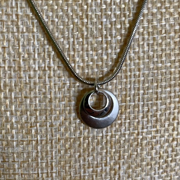 Elegant Lia Sophia Silver Pendant Necklace and Beaded Bracelet - Picture 3 of 9